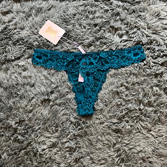 Savage Fenty Lingerie By Rihanna Floral Lace Thong - Picture 2 of 2